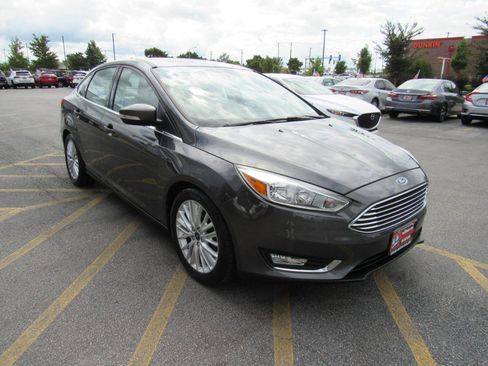 Used 2017 Ford Focus Titanium FWD image 8