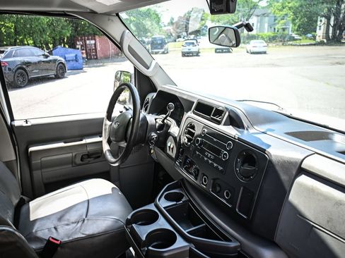 Used 2010 Ford E-250 and Econoline 250 RWD image 18
