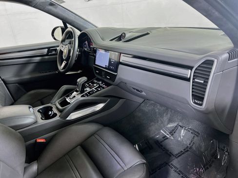 Used 2019 Porsche Cayenne Turbo AWD/4WD image 30