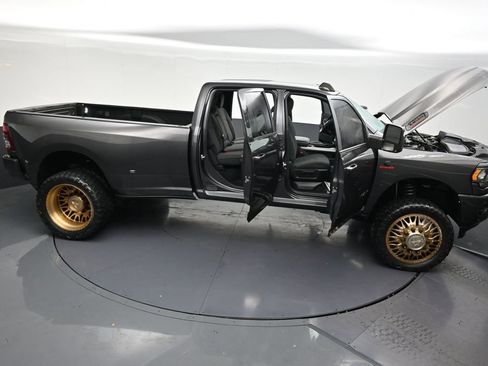 Used 2024 RAM 3500 Big Horn w/ Night Edition AWD/4WD image 38