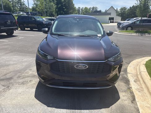 Used 2023 Ford Escape Active FWD image 3