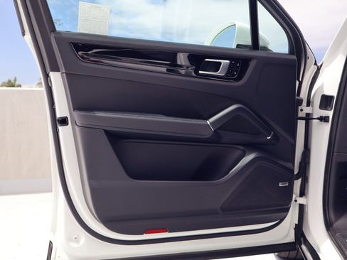 Certified 2021 Porsche Cayenne AWD/4WD image 13