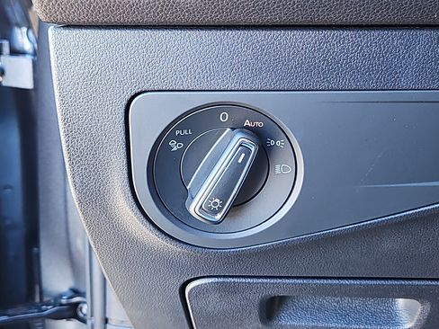 Certified 2022 Volkswagen Tiguan SEL R-Line image 12