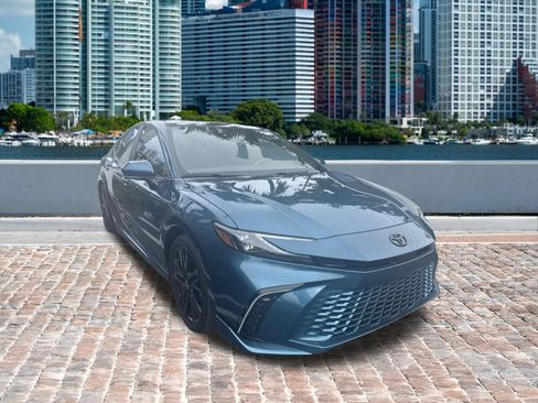 Used 2025 Toyota Camry XSE FWD image 3