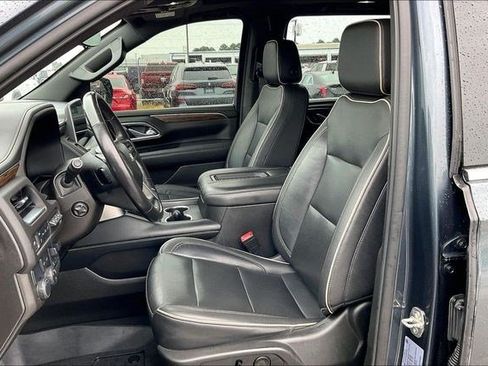 Used 2021 Chevrolet Suburban Premier w/ Premium Package RWD image 22