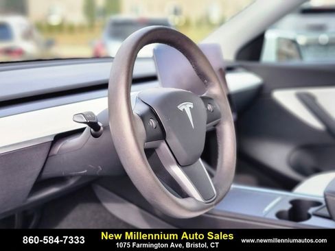 Used 2021 Tesla Model Y Long Range image 18