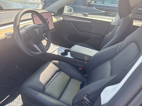 Used 2024 Tesla Model Y Long Range AWD/4WD image 3