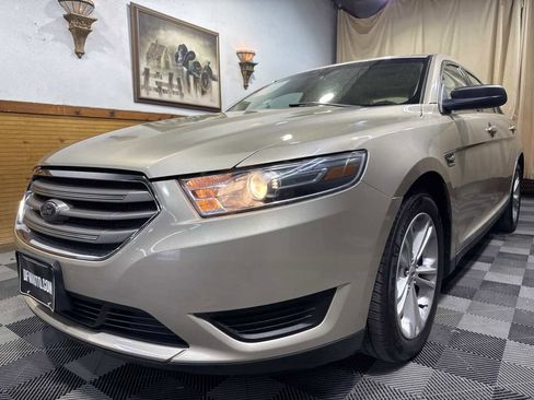 Used 2018 Ford Taurus SE image 5