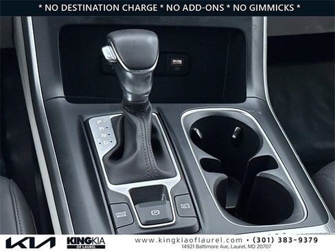 Used 2024 Kia Carnival LX image 7