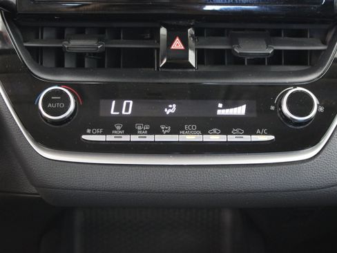 Used 2021 Toyota Corolla LE FWD image 18