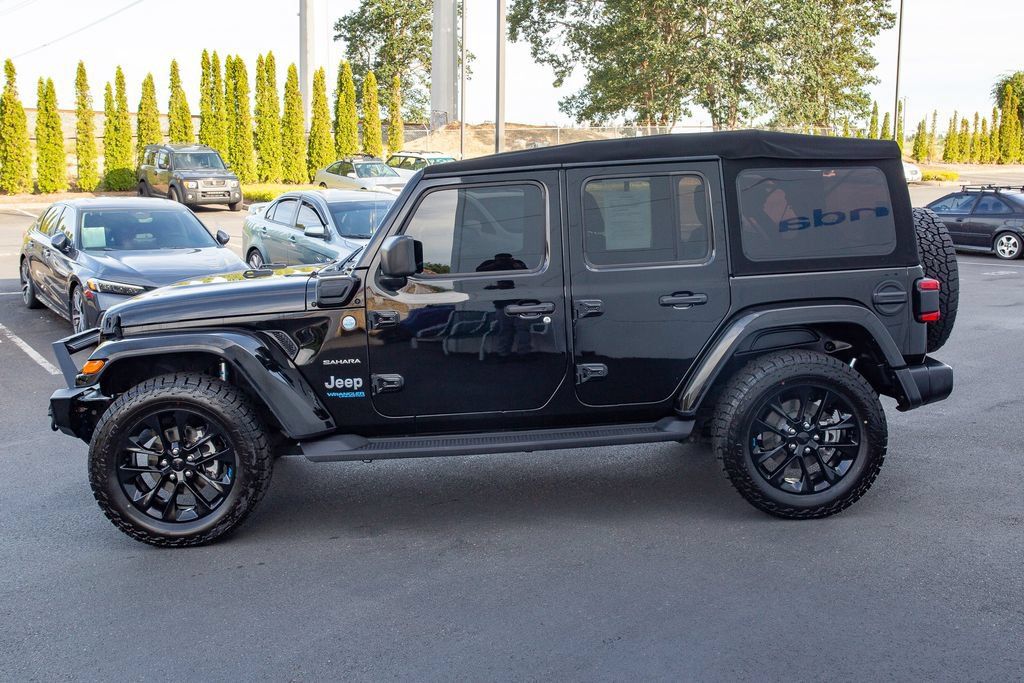 Used 2022 Jeep Wrangler Unlimited Sahara w/ Cold Weather Group AWD/4WD image 8