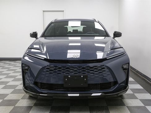 New 2025 Toyota Crown Signia image 3