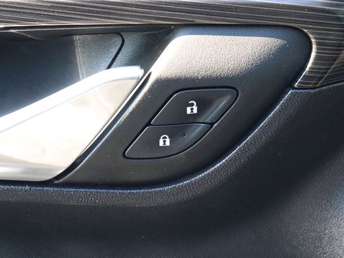 Used 2024 GMC Terrain SLT image 16