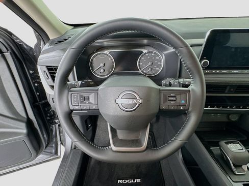 Used 2026 Nissan Rogue SV w/ Cold Weather Package FWD image 11
