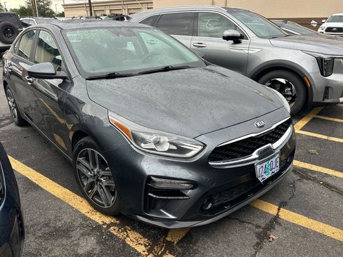 Used 2019 Kia Forte S w/ S Premium Package FWD image 2