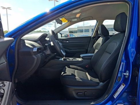 Used 2025 Nissan Altima 2.5 SV AWD/4WD image 13