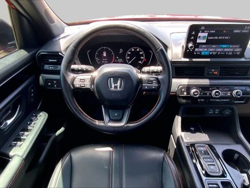 Used 2025 Honda Pilot TrailSport image 6