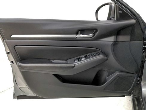 Used 2022 Nissan Altima 2.5 SV AWD/4WD image 25