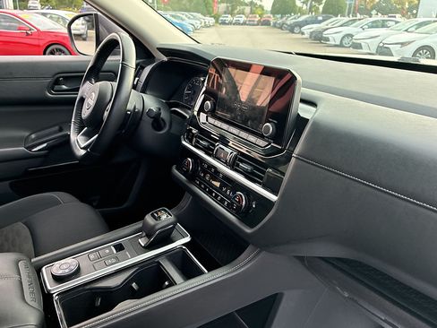 Used 2025 Nissan Pathfinder SV AWD/4WD image 30