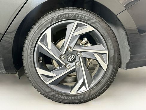Used 2024 Hyundai Elantra Limited FWD image 11