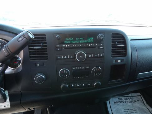 Used 2012 Chevrolet Silverado 2500 LT w/ Interior Plus Package AWD/4WD image 18