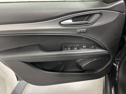 New 2025 Alfa Romeo Stelvio Sprint image 4