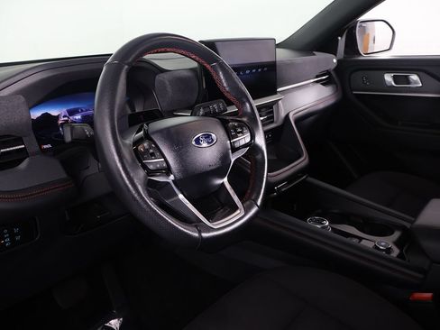 Used 2025 Ford Explorer ST-Line w/ ST-Line Street Pack AWD/4WD image 27