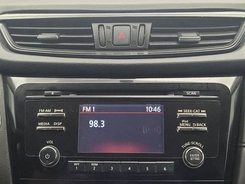 Used 2017 Nissan Rogue SV AWD/4WD image 25