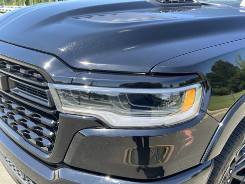 Used 2025 RAM 1500 Limited AWD/4WD image 11
