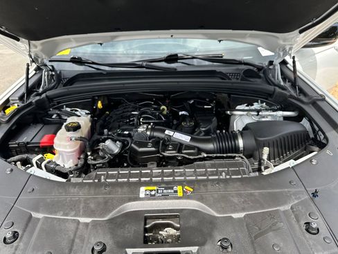 Used 2023 Jeep Grand Cherokee Altitude RWD image 15