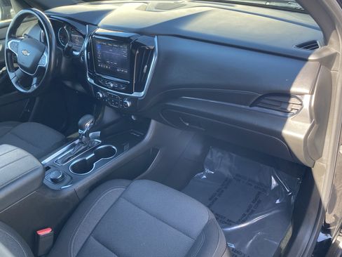 Used 2022 Chevrolet Traverse LT image 10
