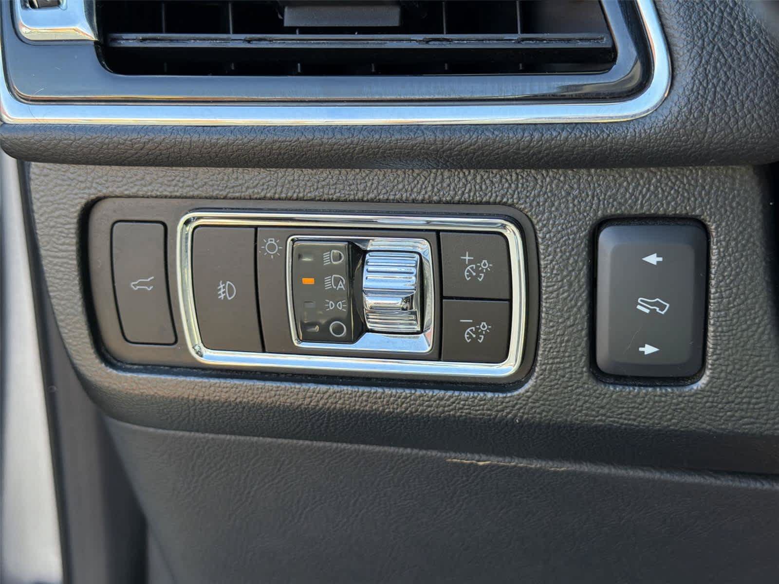 Used 2024 Lincoln Navigator Premiere AWD/4WD image 39