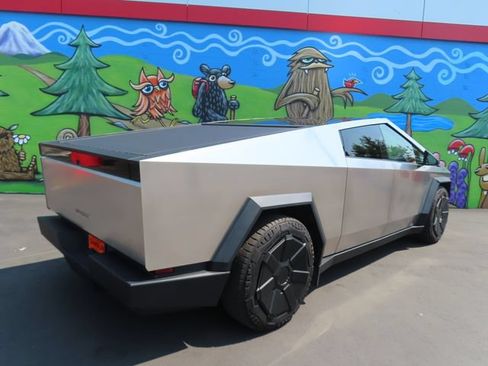Used 2024 Tesla Cybertruck AWD Crew Cab image 5
