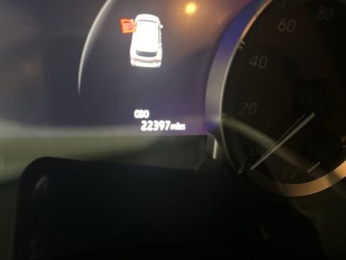 Used 2023 Toyota Highlander XLE image 10