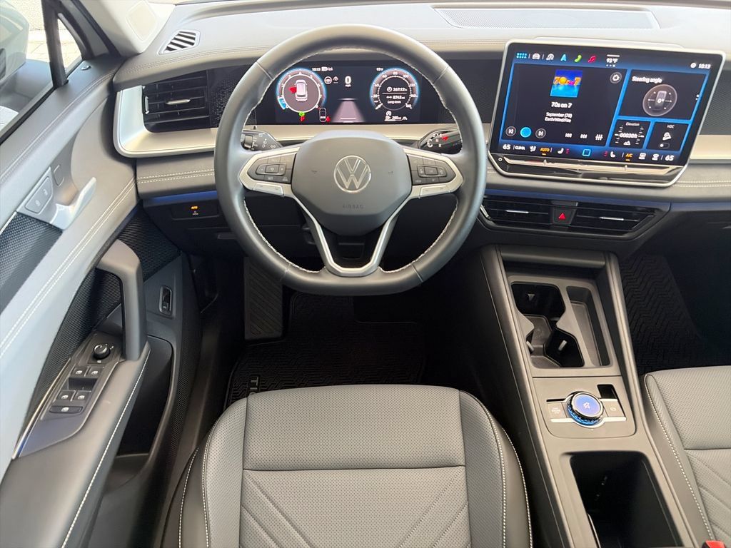 Certified 2025 Volkswagen Tiguan SE AWD/4WD image 37