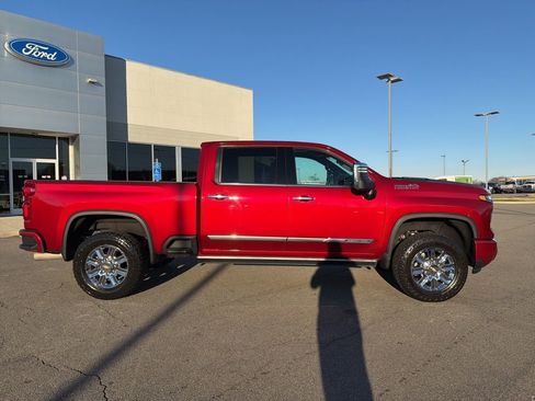 Used 2024 Chevrolet Silverado 2500 High Country w/ High Country Premium Package image 2