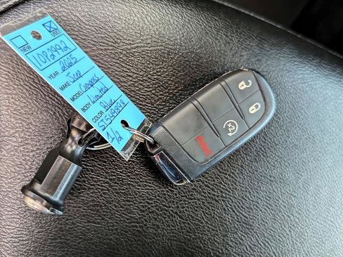 Used 2025 Jeep Compass Limited image 30