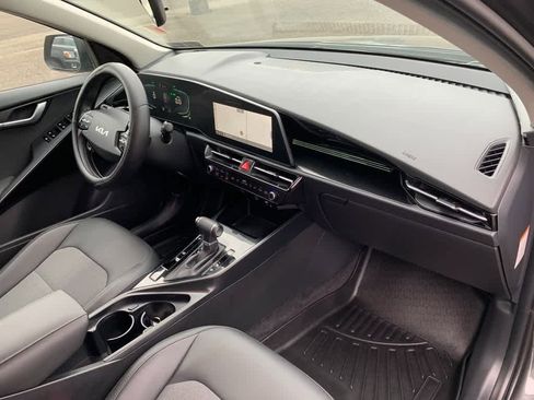 Used 2025 Kia Niro EX image 21