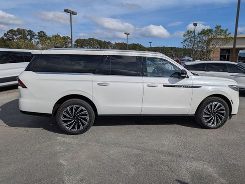 Used 2025 Lincoln Navigator L Black Label image 4