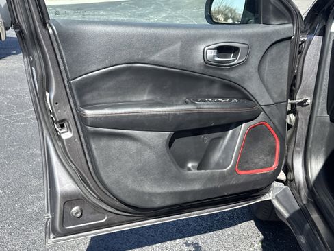 Used 2021 Jeep Compass Trailhawk image 4