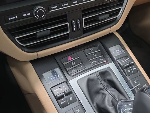 Used 2019 Porsche Macan AWD/4WD image 19