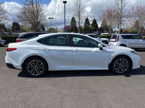 Used 2025 Toyota Camry XLE image 8