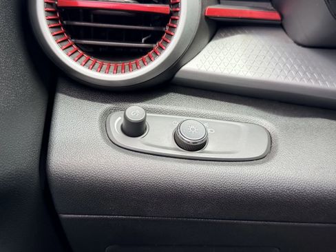 Certified 2024 Chevrolet Trax RS image 30