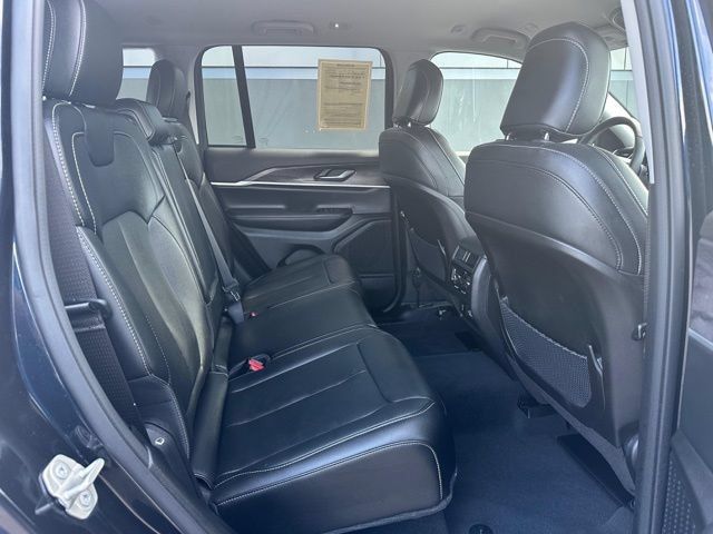 Used 2023 Jeep Grand Cherokee Limited w/ Trailer Tow Prep Group (B) AWD/4WD image 10