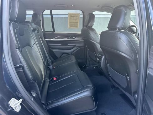 Used 2023 Jeep Grand Cherokee Limited w/ Trailer Tow Prep Group (B) AWD/4WD image 10