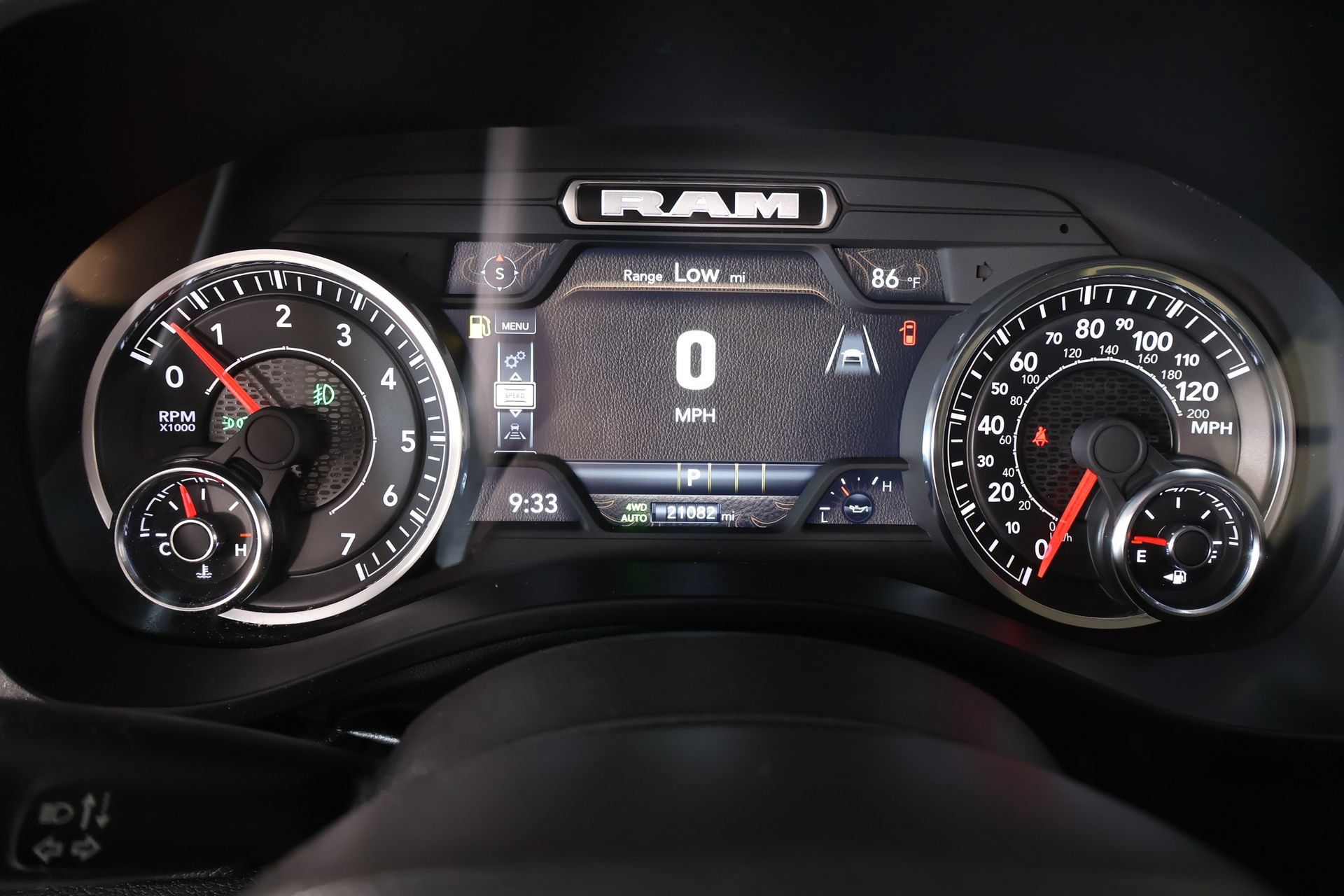 Used 2025 RAM 1500 Laramie w/ Laramie Southwest Edition AWD/4WD image 4