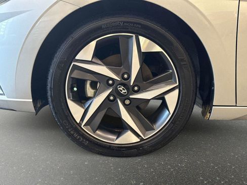 Used 2023 Hyundai Elantra SEL w/ Convenience Package image 9