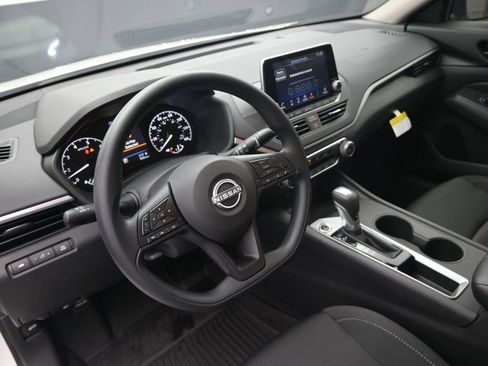 Certified 2025 Nissan Altima 2.5 S image 15