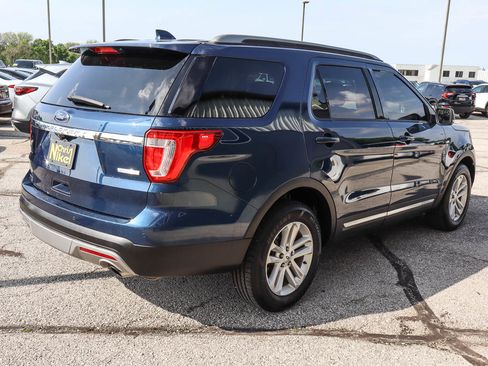 Used 2017 Ford Explorer XLT w/ Equipment Group 202A image 4