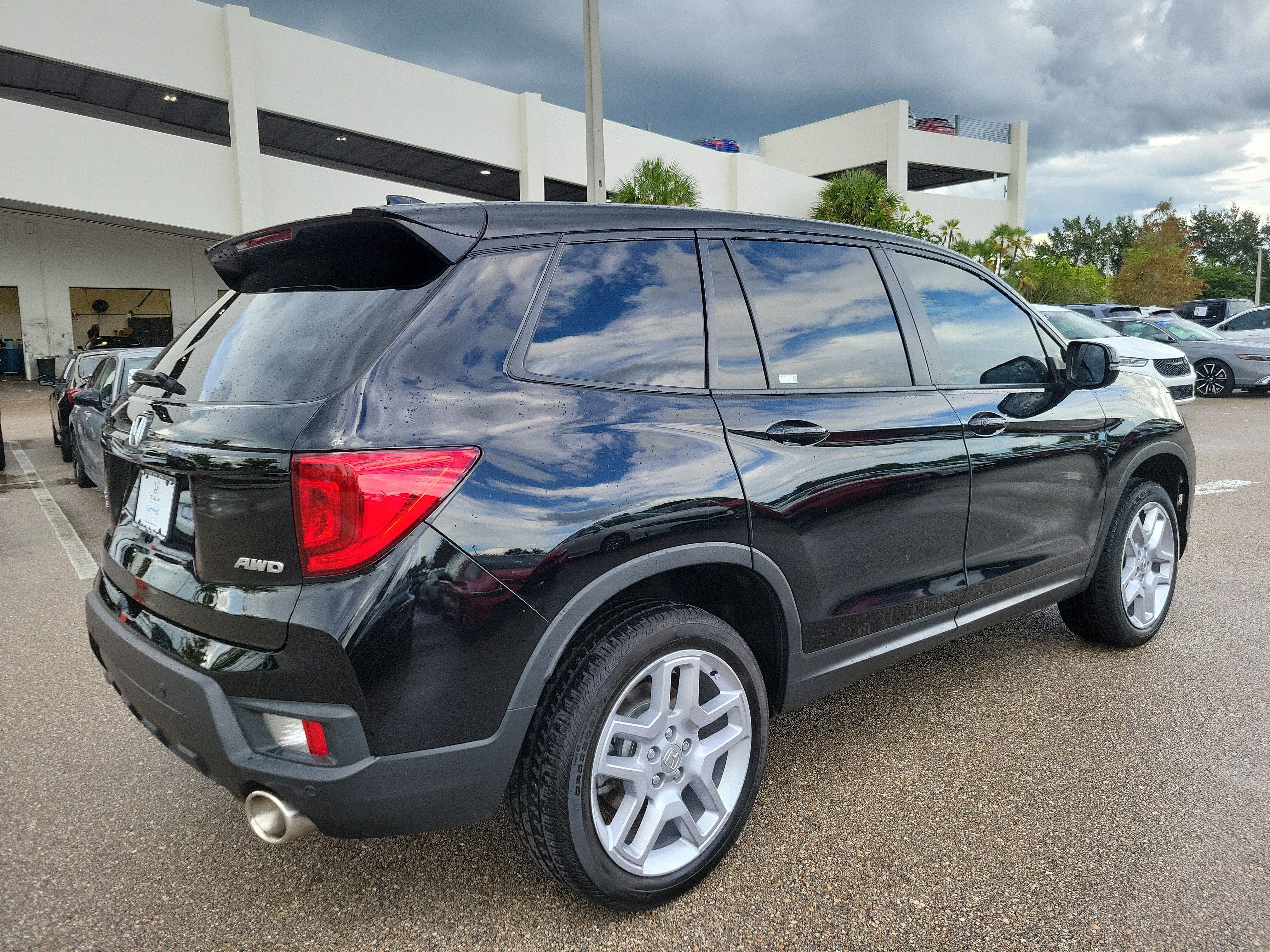 Used 2024 Honda Passport EX-L image 4
